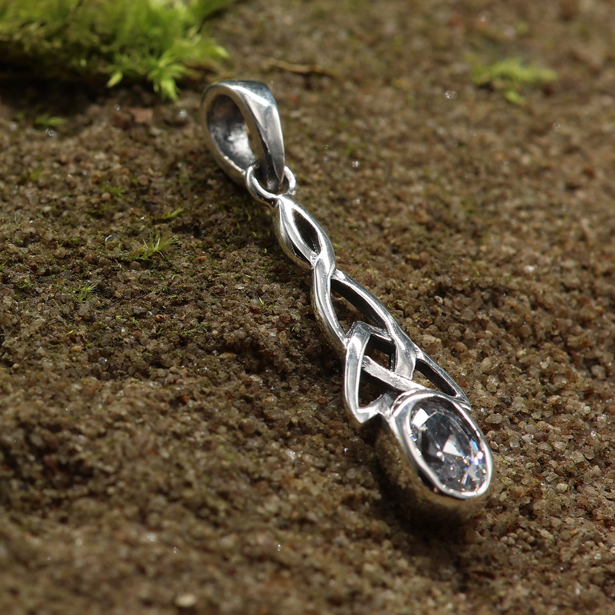 Feiner Anhänger keltischer Knoten mit Zirkonia glasklar Kristall gefasst 925 Silber