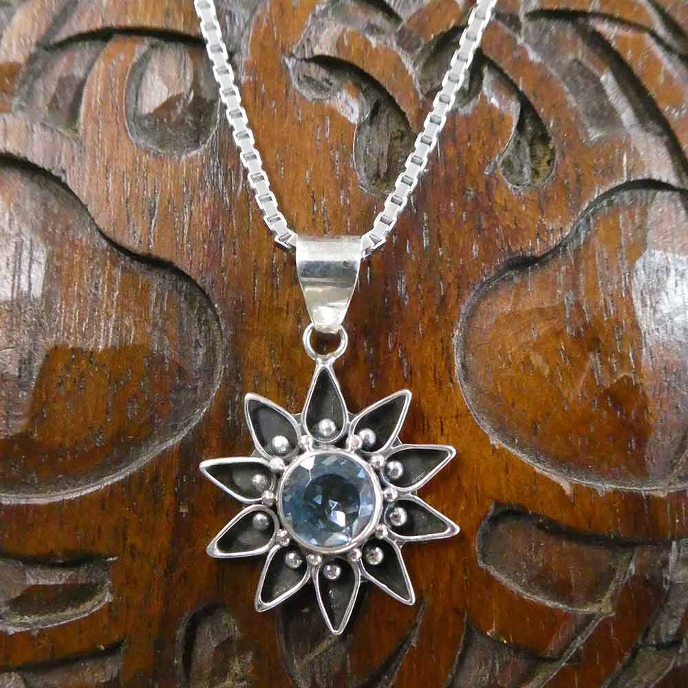 Blauer Topas edler Steinschmuck Silberanhänger