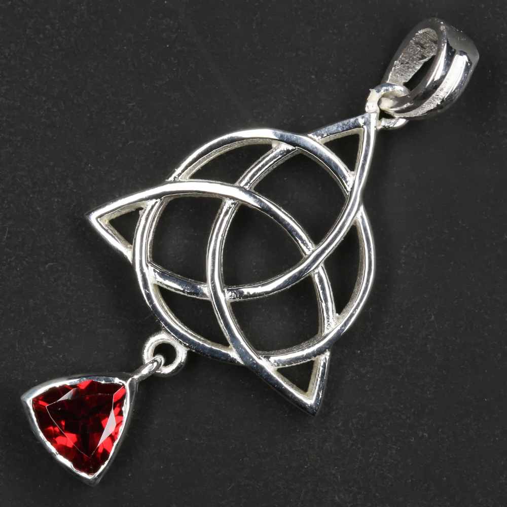 Edler Steinschmuck Granat Silberanhänger in keltischem Design