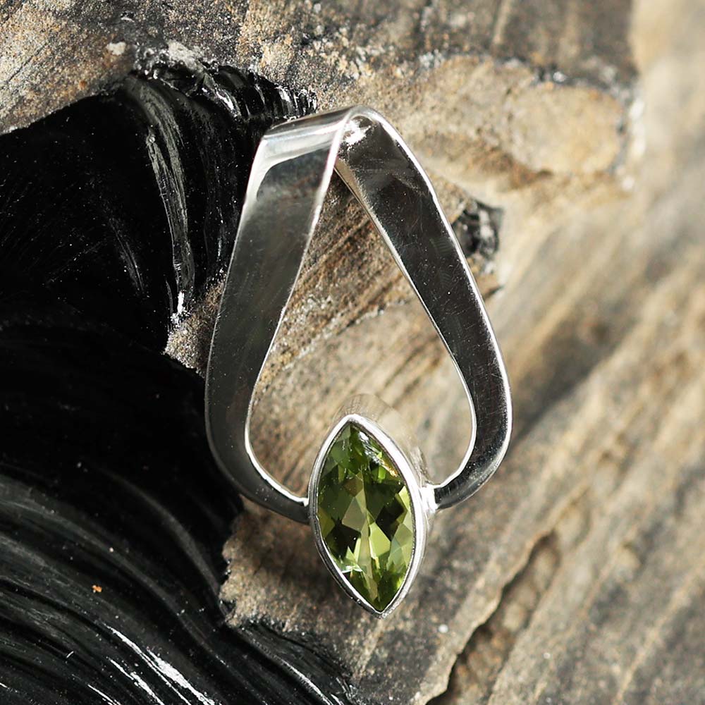 Peridot Edelstein Silber moderner Anhänger