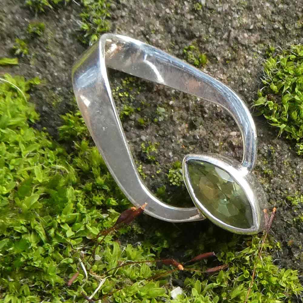 Peridot Edelstein Silber moderner Anhänger