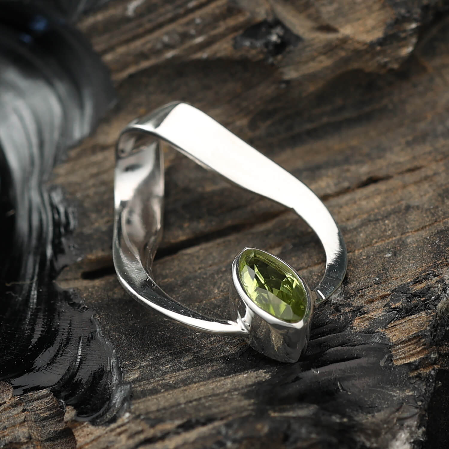 Peridot jewelry pendant, 925 silver, elegant, modern, handmade