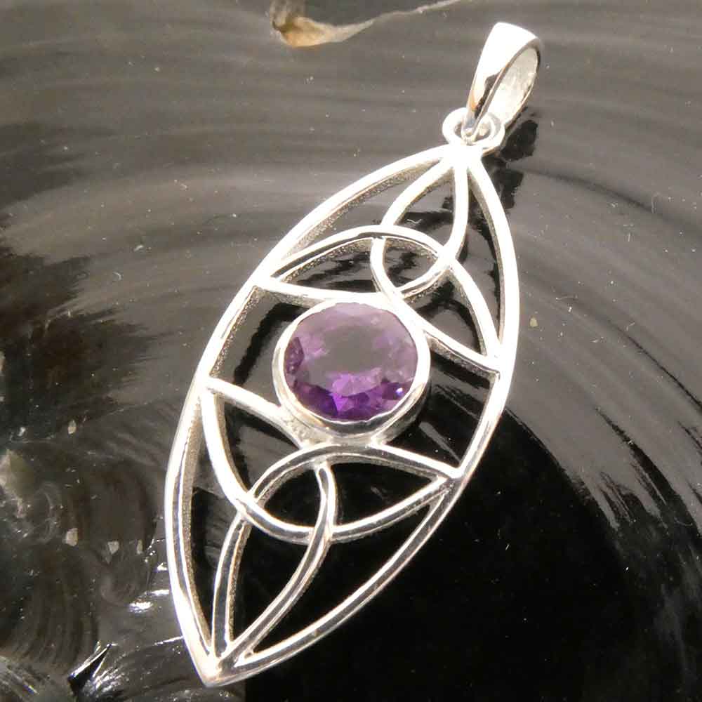 Keltischer Anhänger mit Edelstein Amethyst