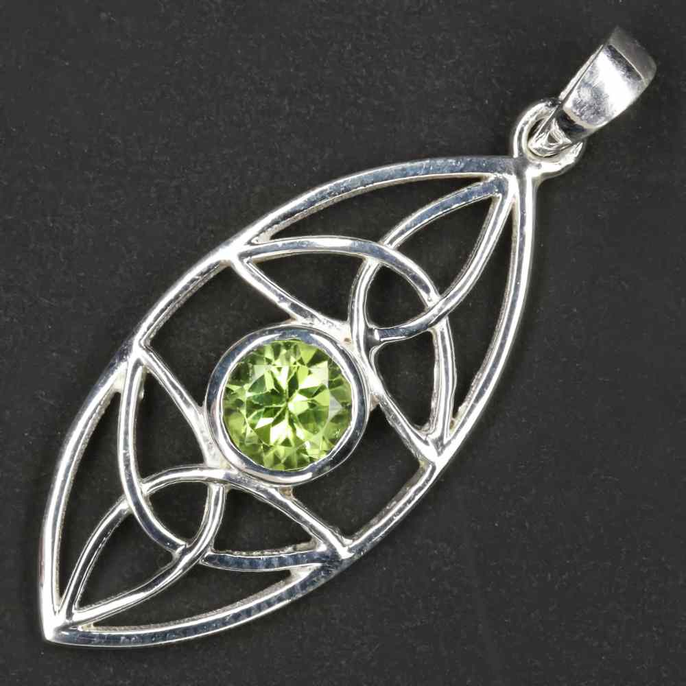 Steinschmuck grün Peridot Kettenanhänger keltisch
