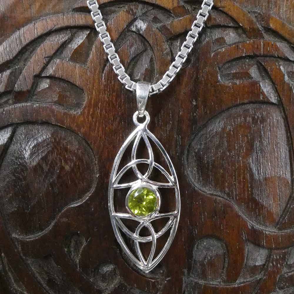 keltischer Schmuckanhänger Peridot mit Silberkette