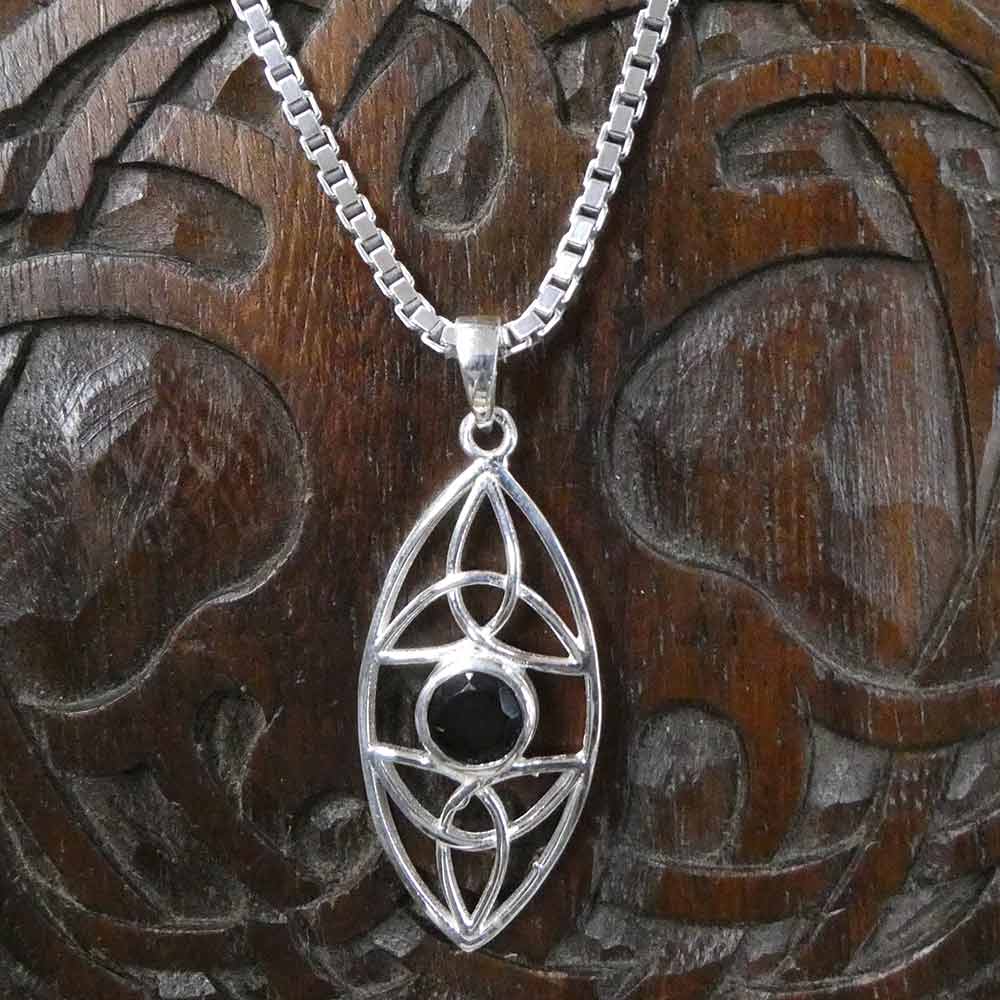 Kelten Kettenanhänger mit Schmuckstein Black Onyx Silberkettte