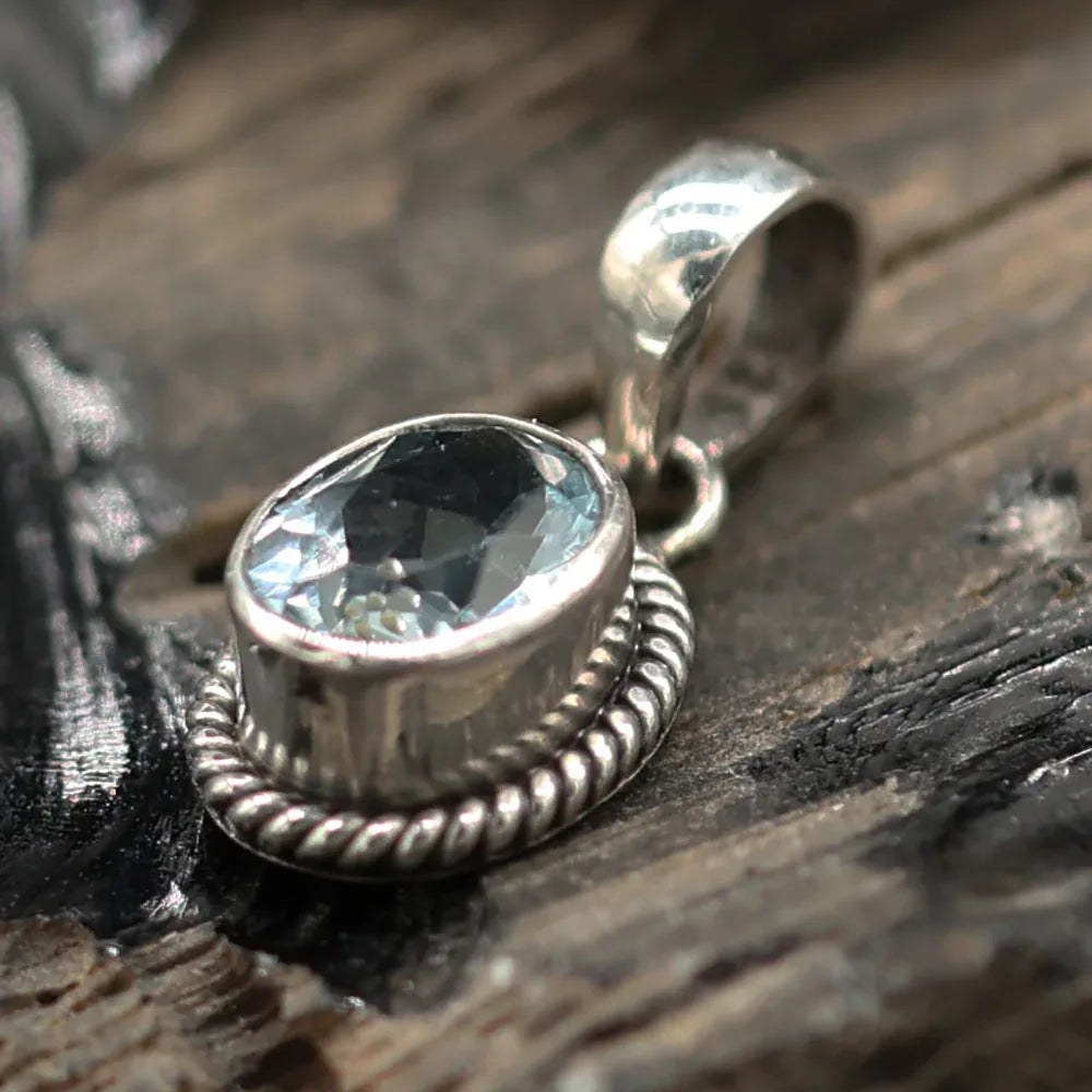 Blauer Topas Anhänger edler 925 Silber Edelsteinschmuck