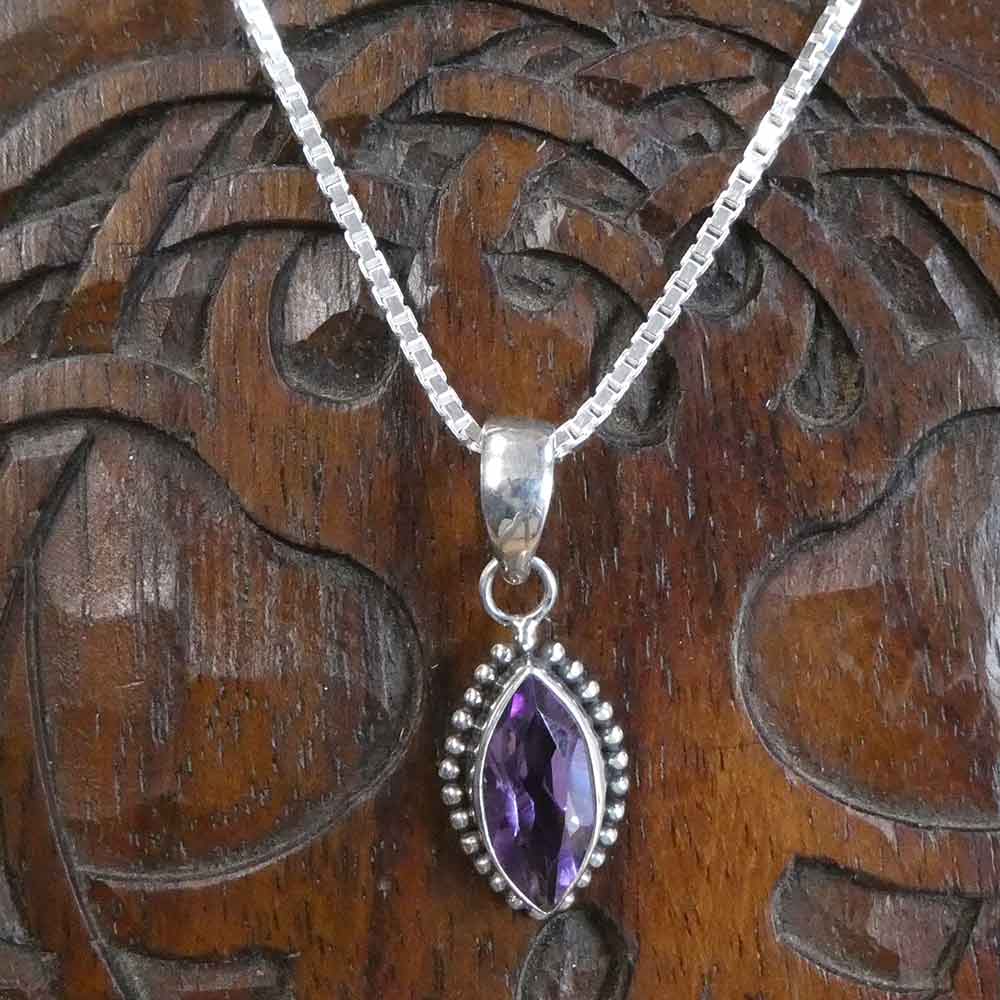 Amethyst Schmuckanhänger an Silberkette