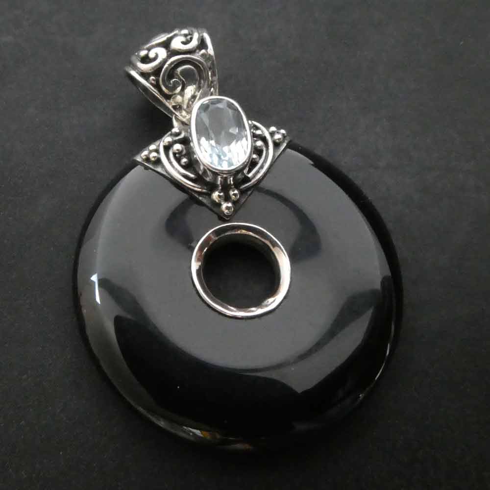 Schwarzer Onyx Donut edel verziert Silber mit Blauer Topas