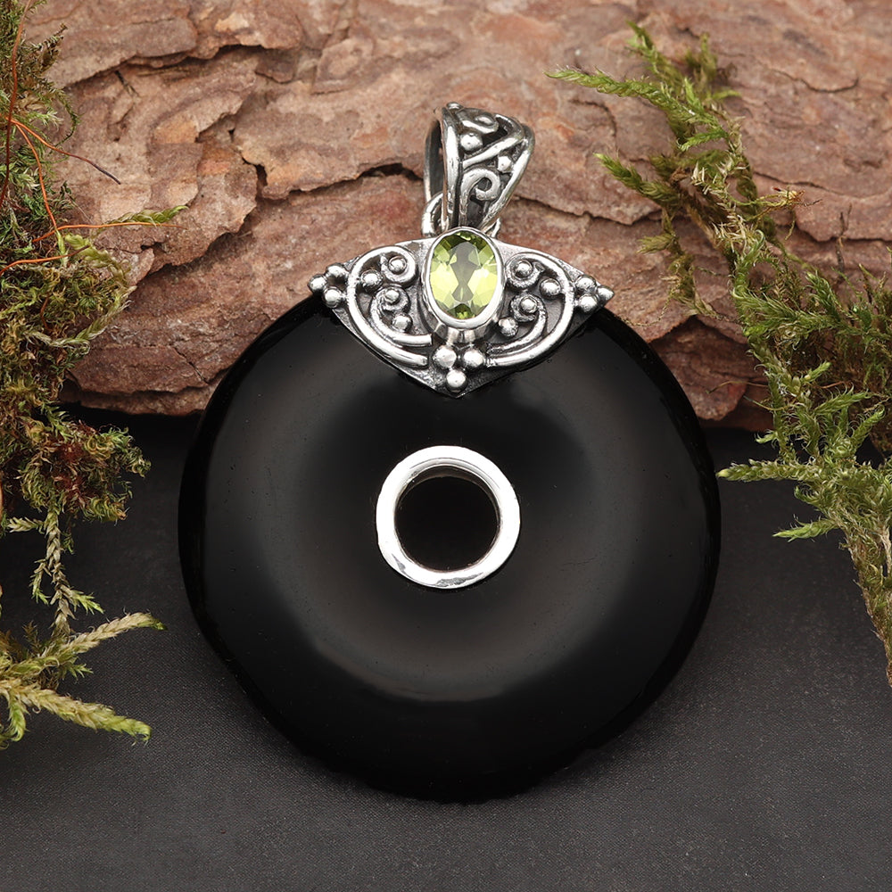 Schwarzer Onyx Donuts in Silber gefasst mit Peridot 925 Silber