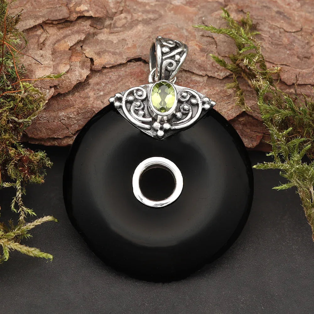 Schwarzer Onyx Donuts in Silber gefasst mit Peridot 925 Silber