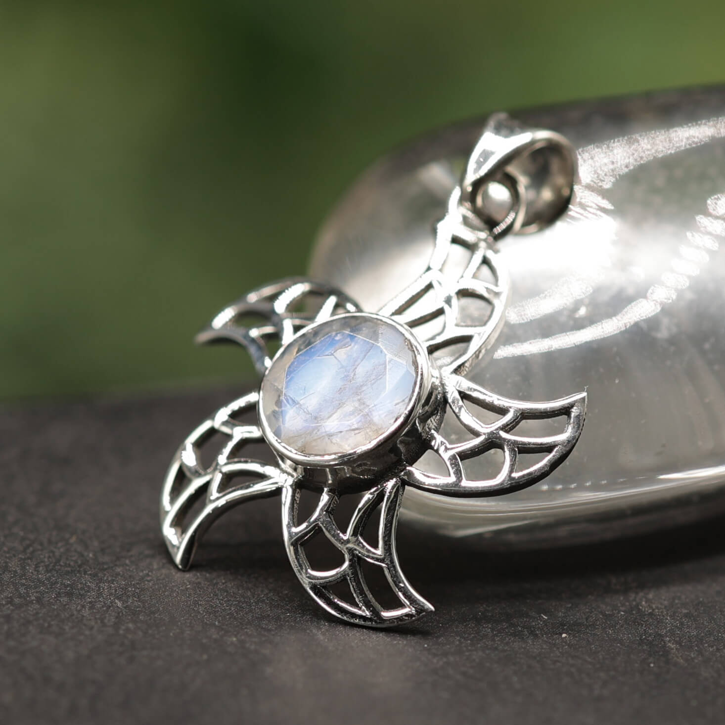 Sonnen Anhänger mit Edelstein Mondstein aus 925 Silber