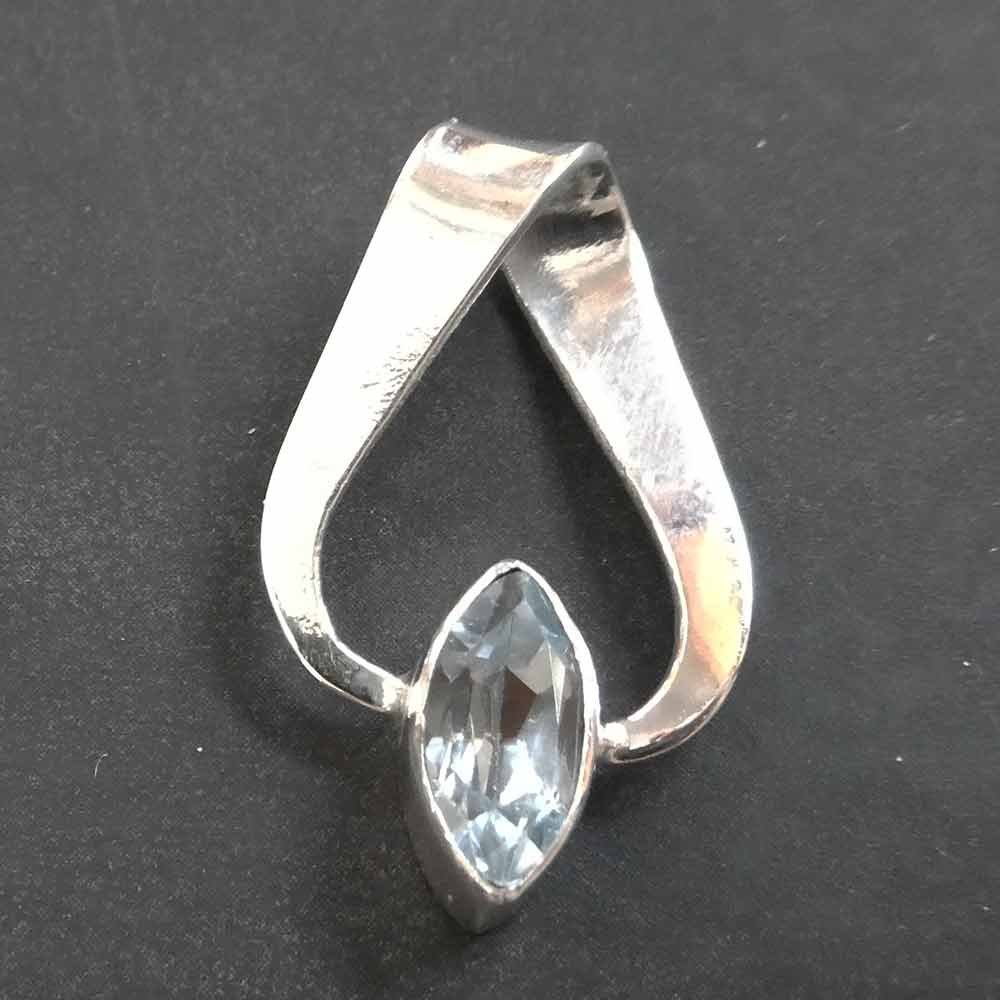Blauer Topas moderner Anhänger 925 Silber Hand geschmiedet