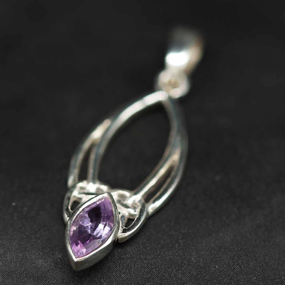 Traumhafter Amethyst Anhänger im keltischen Stil Edelstein Schmuck