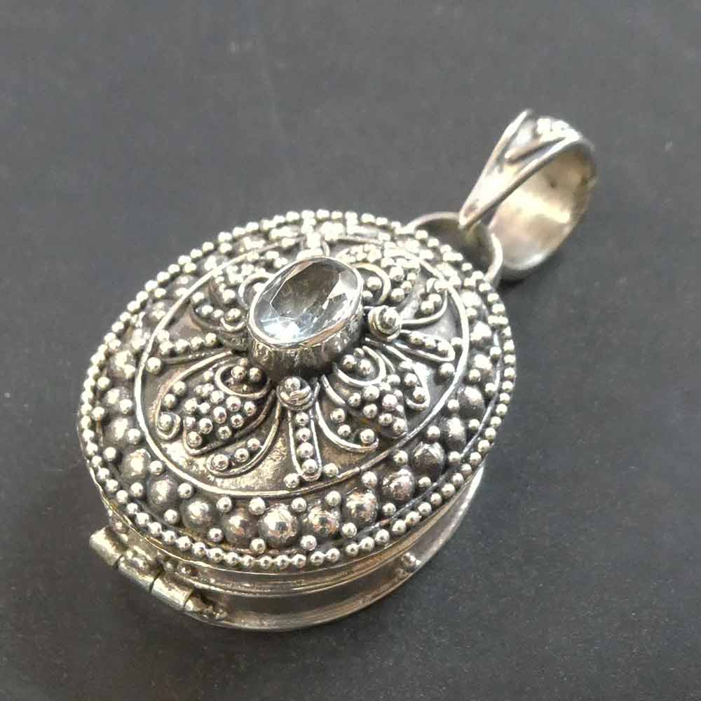 Blauer Topas Medaillon 925 Silber hand gefertigter Silberanhänger