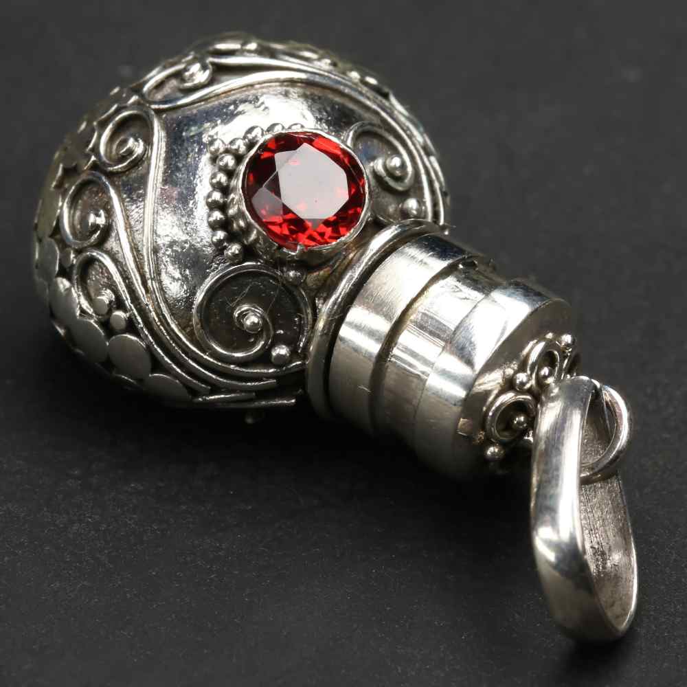 Flacon Schmuckanhänger Silber besetzt mit Granat Edelstein