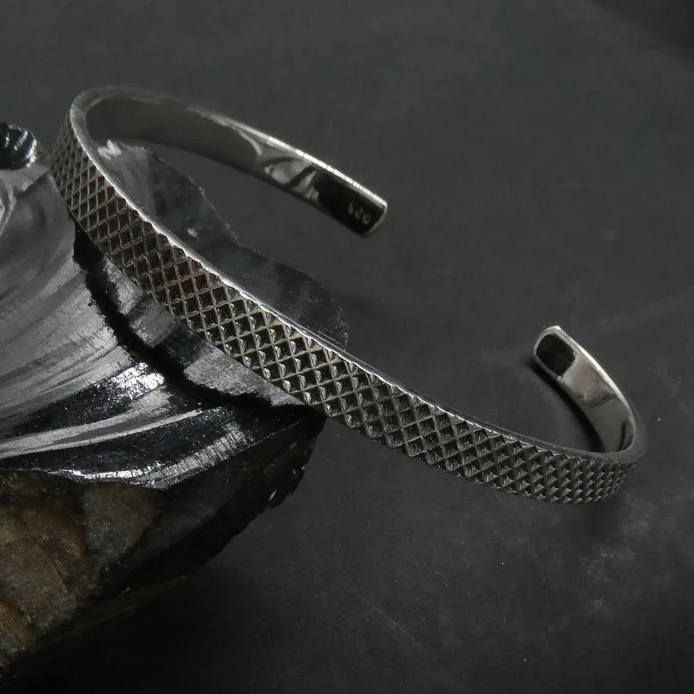 Armreif zeitlos modern gemustert Damen Herren Armschmuck hochwertiges Silber