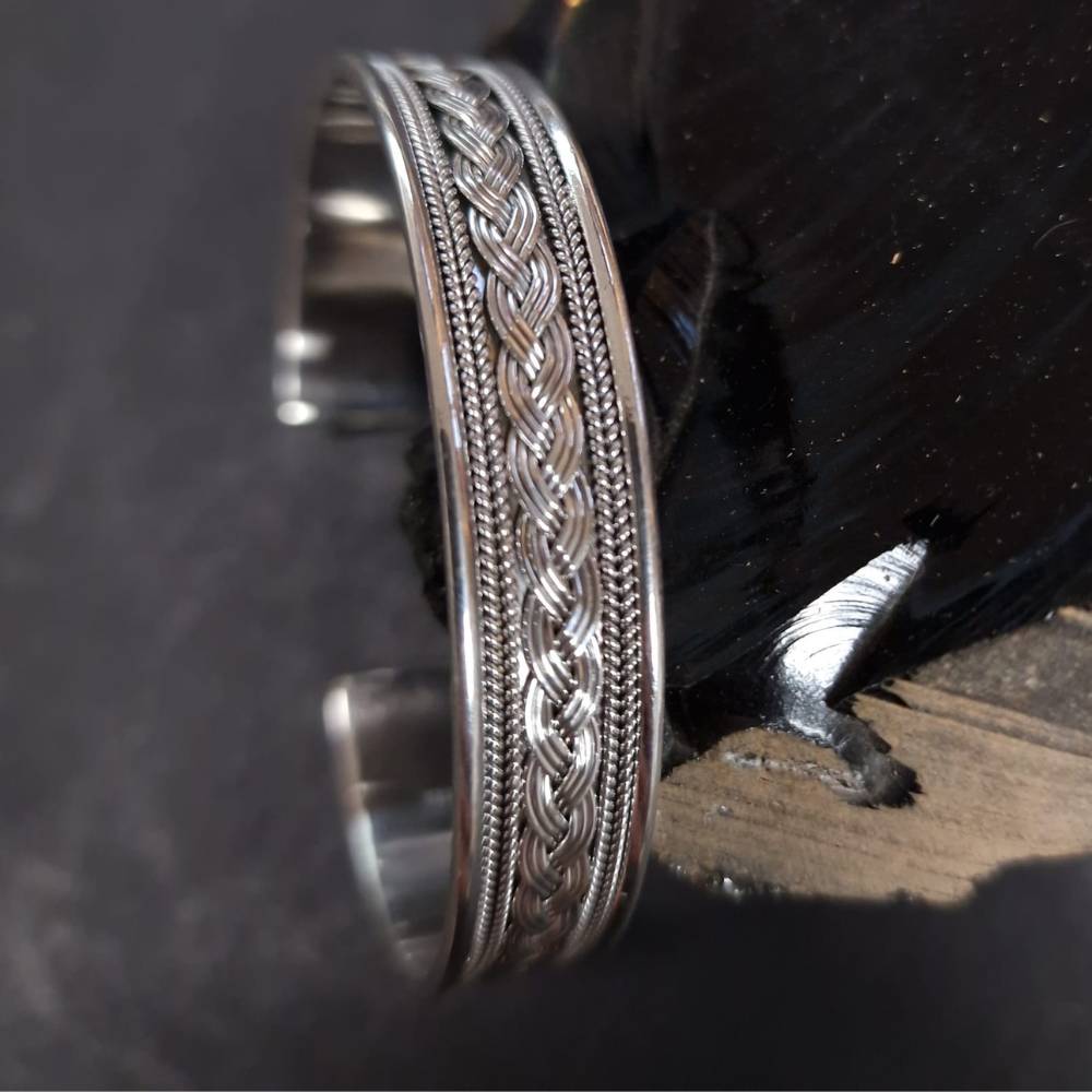 Zeitloser Armschmuck für Damen und Herren