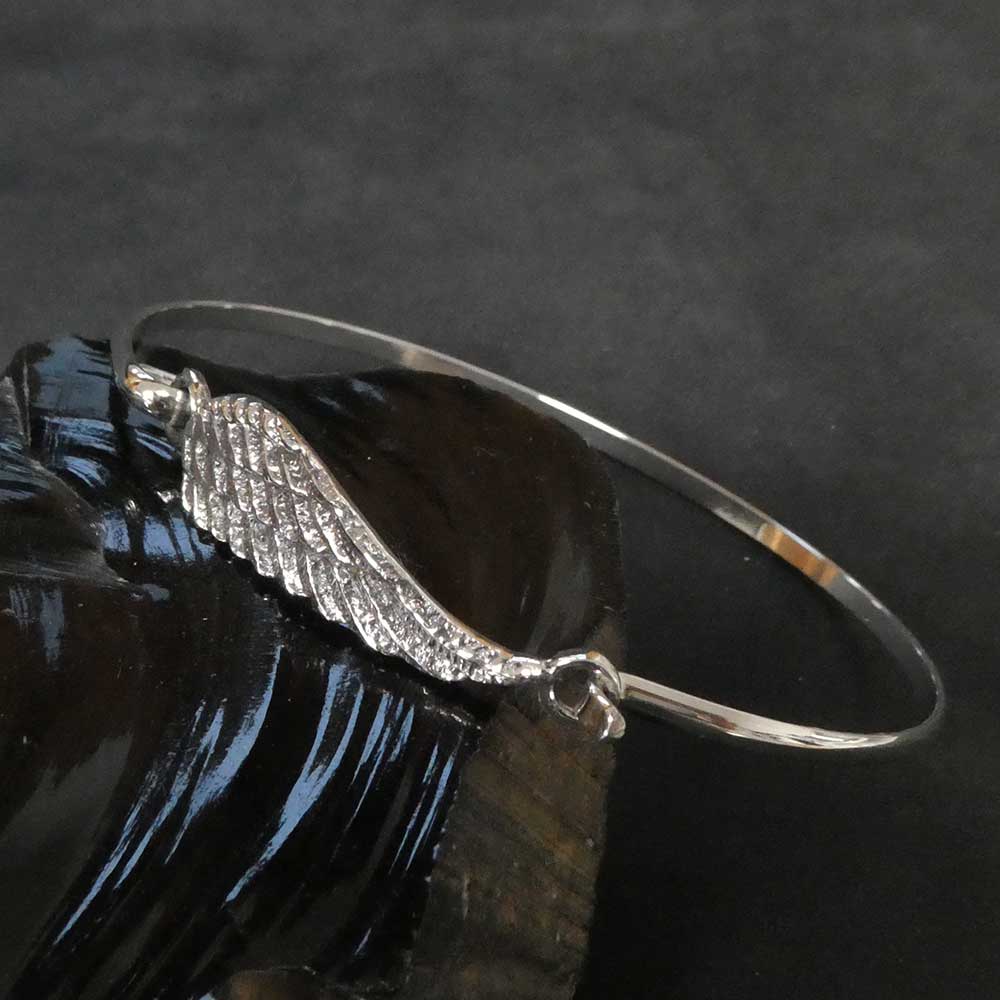 Feiner Damen Armschmuck aus Sterlingsilber mit einem himmlischen Begleiter