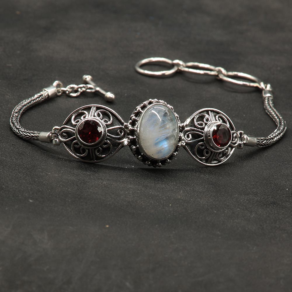 Edles handgeschnietets Armband Granat und Mondstein aus 925 Silber edler Damenschmuck