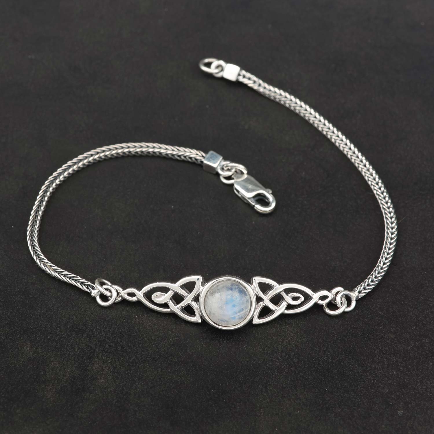 Keltisches Armband mit Mondstein gefertigt aus edelm Sterlingsilber