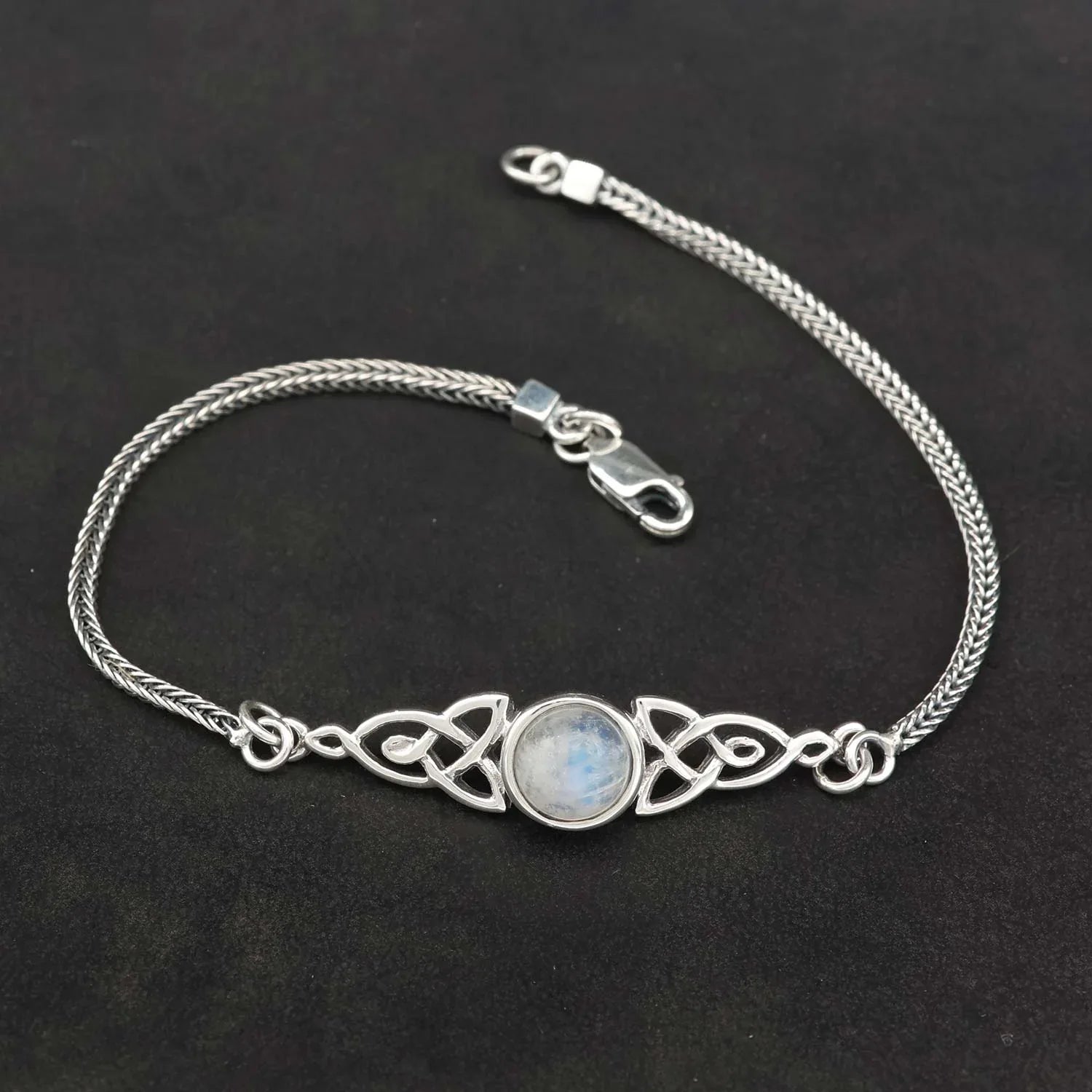 Keltisches Armband mit Mondstein gefertigt aus edelm Sterlingsilber