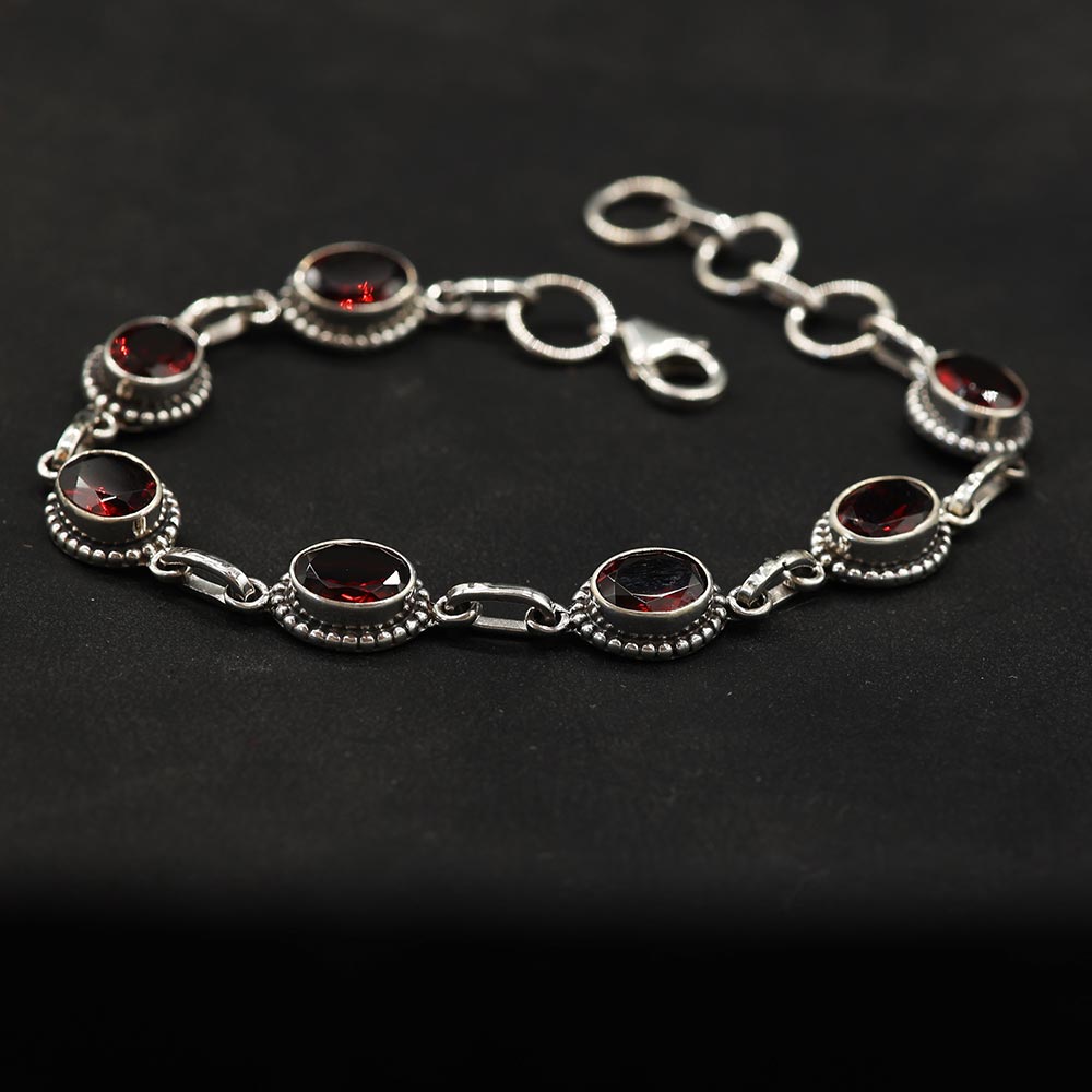 Damen Silber Armschmuck mit Granat Edelsteinen tiefrot edel ausgefallen