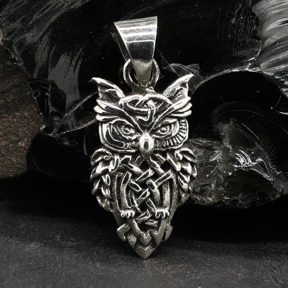 Eulen Schmuckanhänger zart sehr detailreich gearbeitet