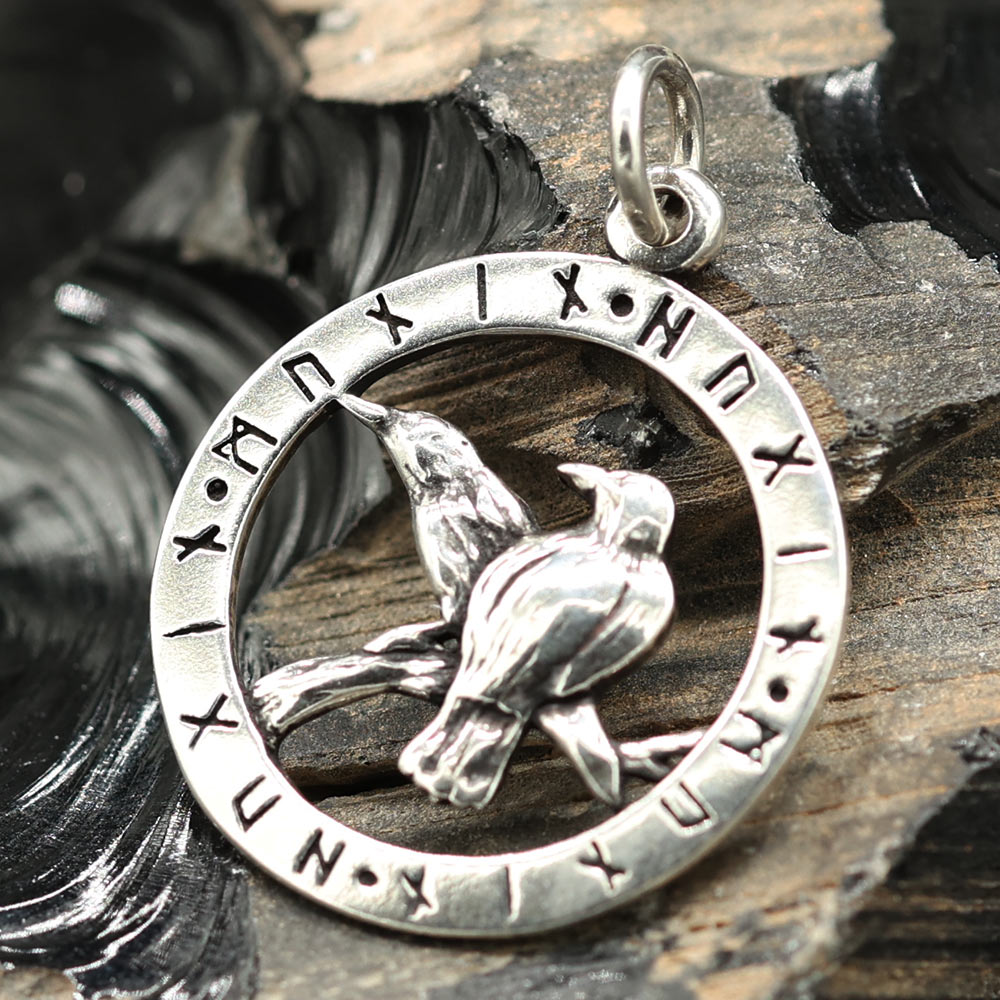 Runen Anhänger Raben Schmuck mit Odins Raben Silber