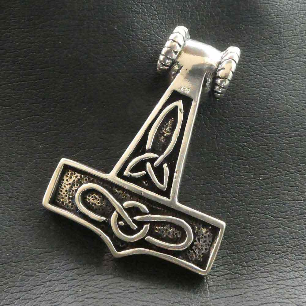 gehörnter Thoshammer hinten