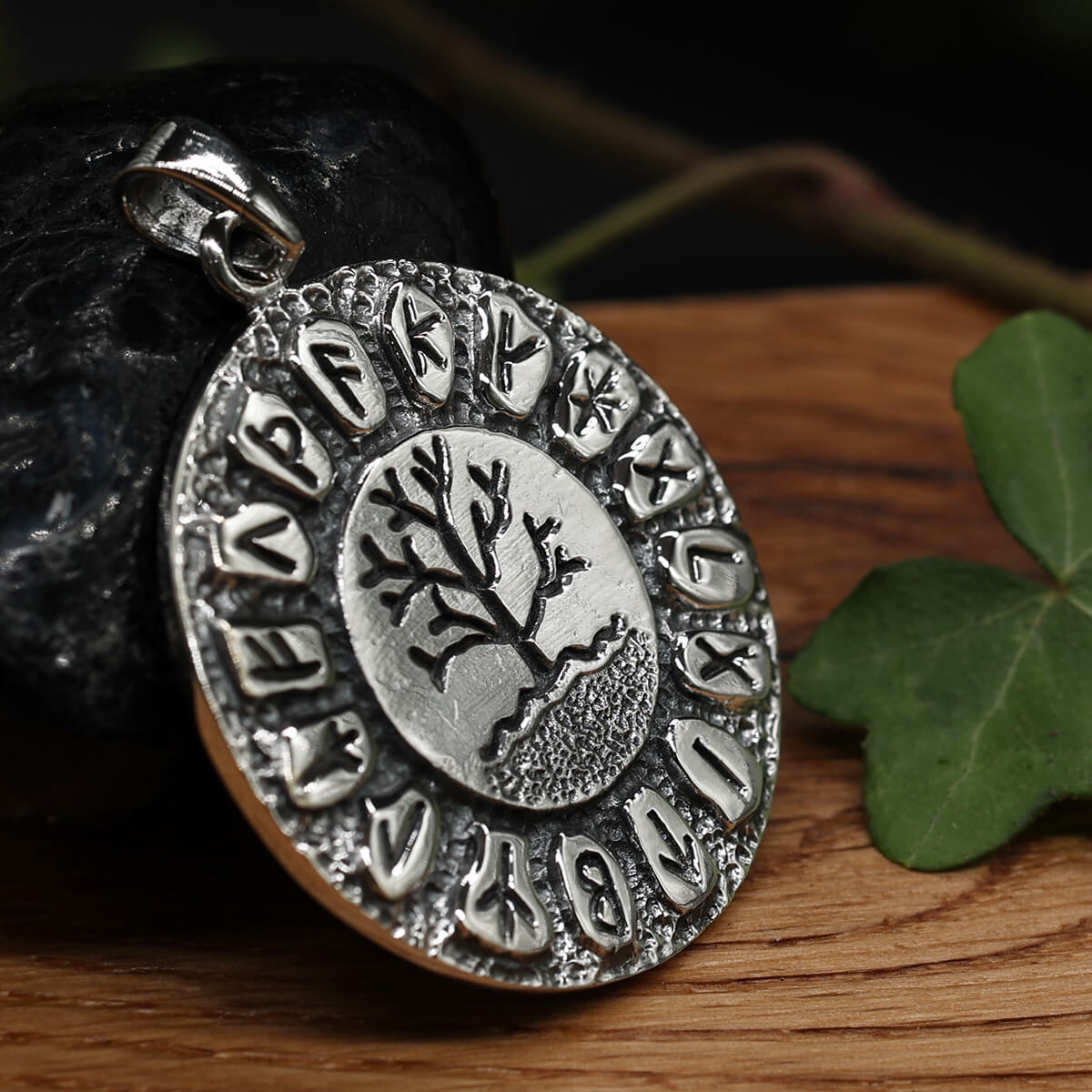 Runen Anhänger Silber edler Silberschmuck Lebensbaum