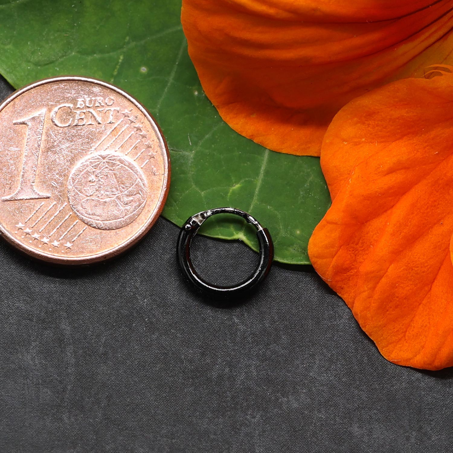 Creole mini schwarz 8 mm Silber Ohrring