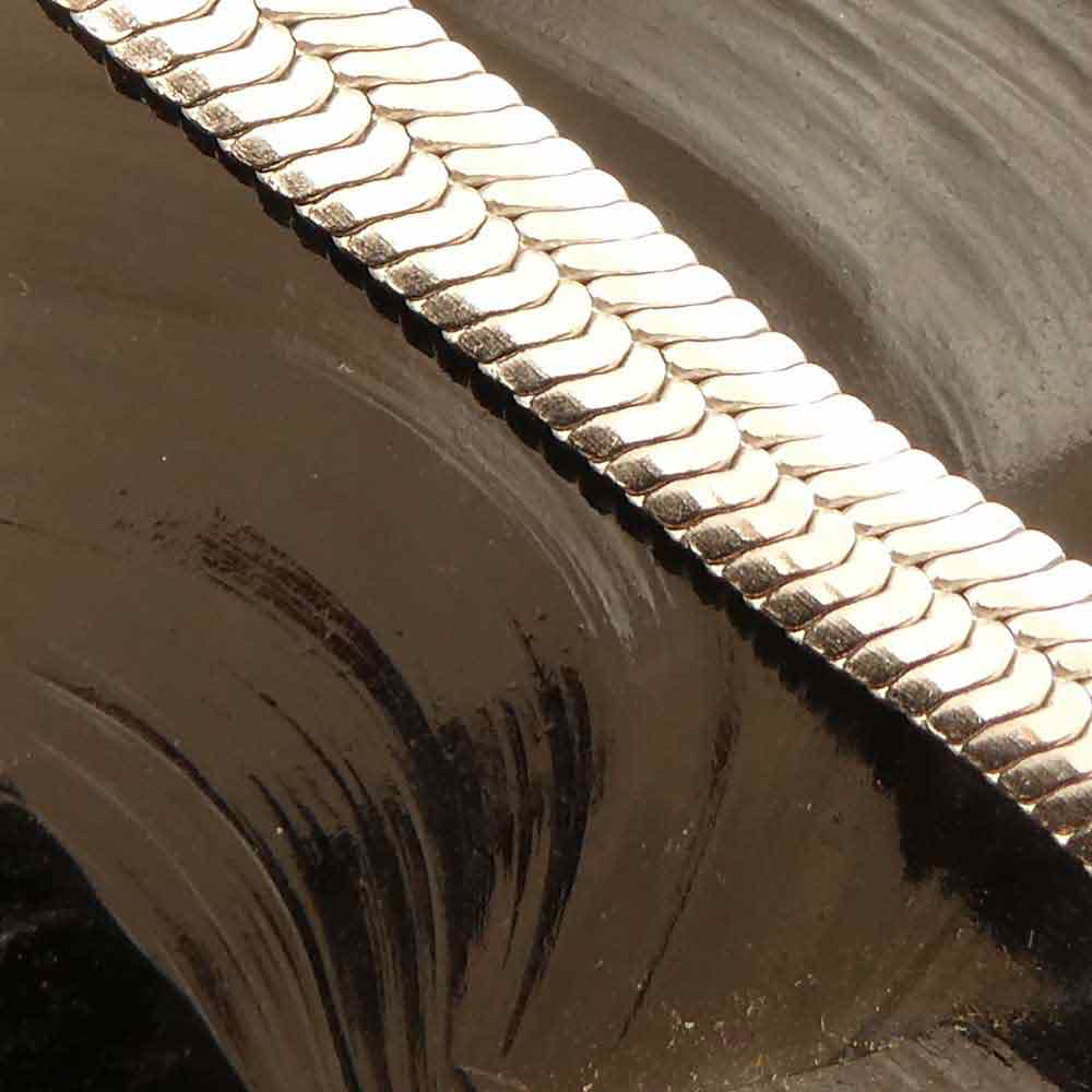 Schlangencollier flach Detailansicht