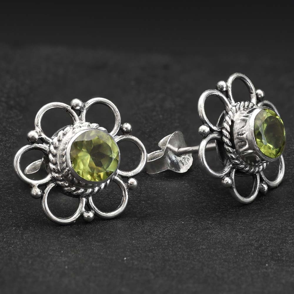 Ohrstecker 925 Silber Blume mit echten Peridot Edelstein