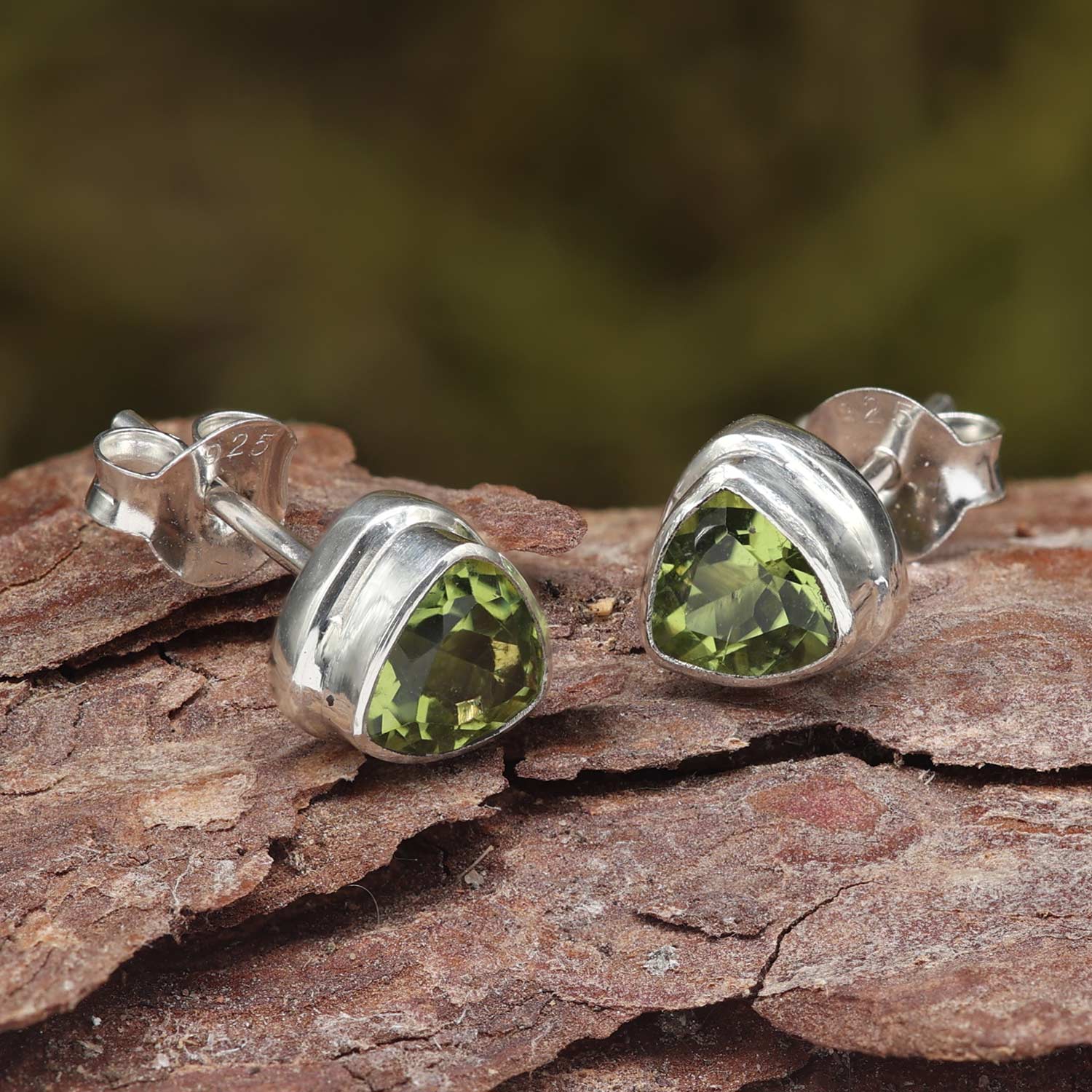 Peridot Edelstein Ohrschmuck zeitlos Silber