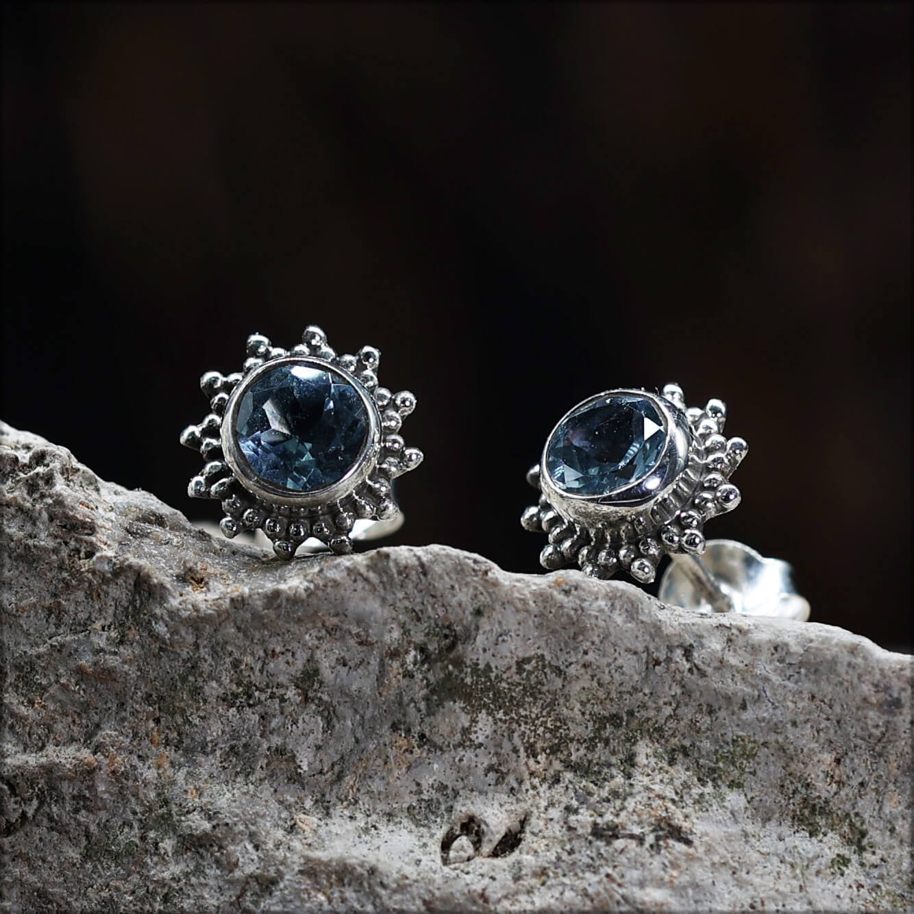 Zeitlose Ohrstecker Blauer Topas Facettiert Damen Ohrring 925 Silber (Paar)