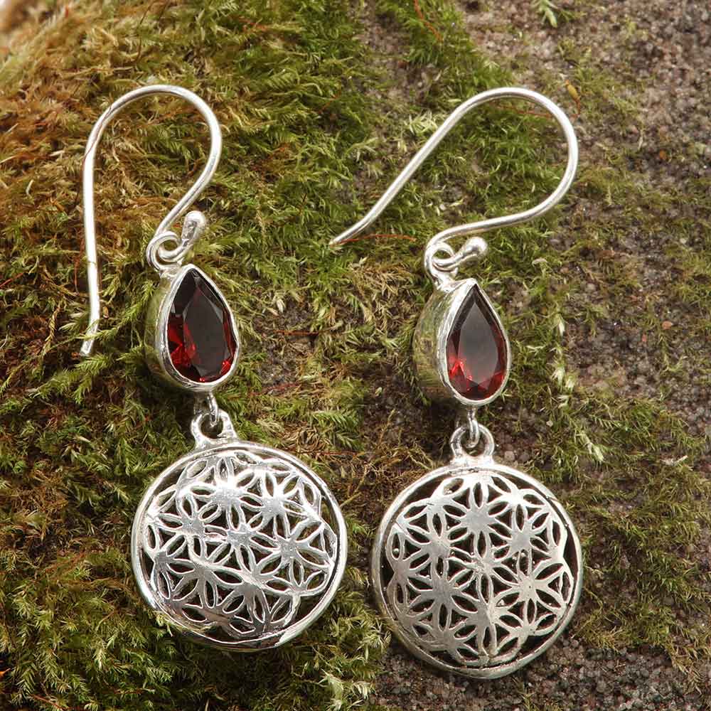 Edler Esoterik Ohrring Blume des Lebens mit tiefroten Granat Edelsteinen 925 Silber