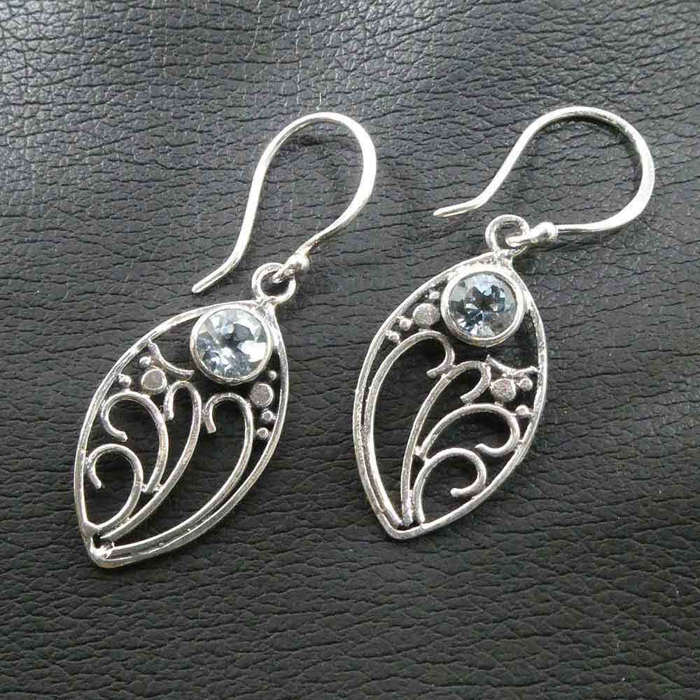 Blauer Topas edler Ojhrschmuck blauer Edelstein