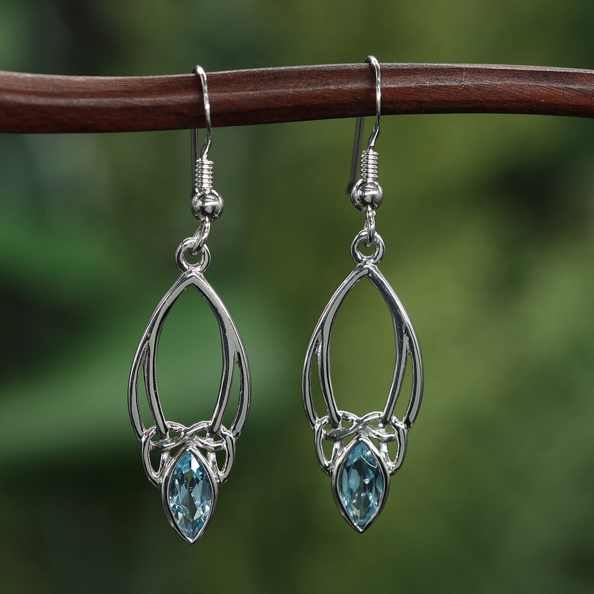 Blauer Topas Ohrringe in keltischen Knoten gefasst 925 Silber Ohrhänger