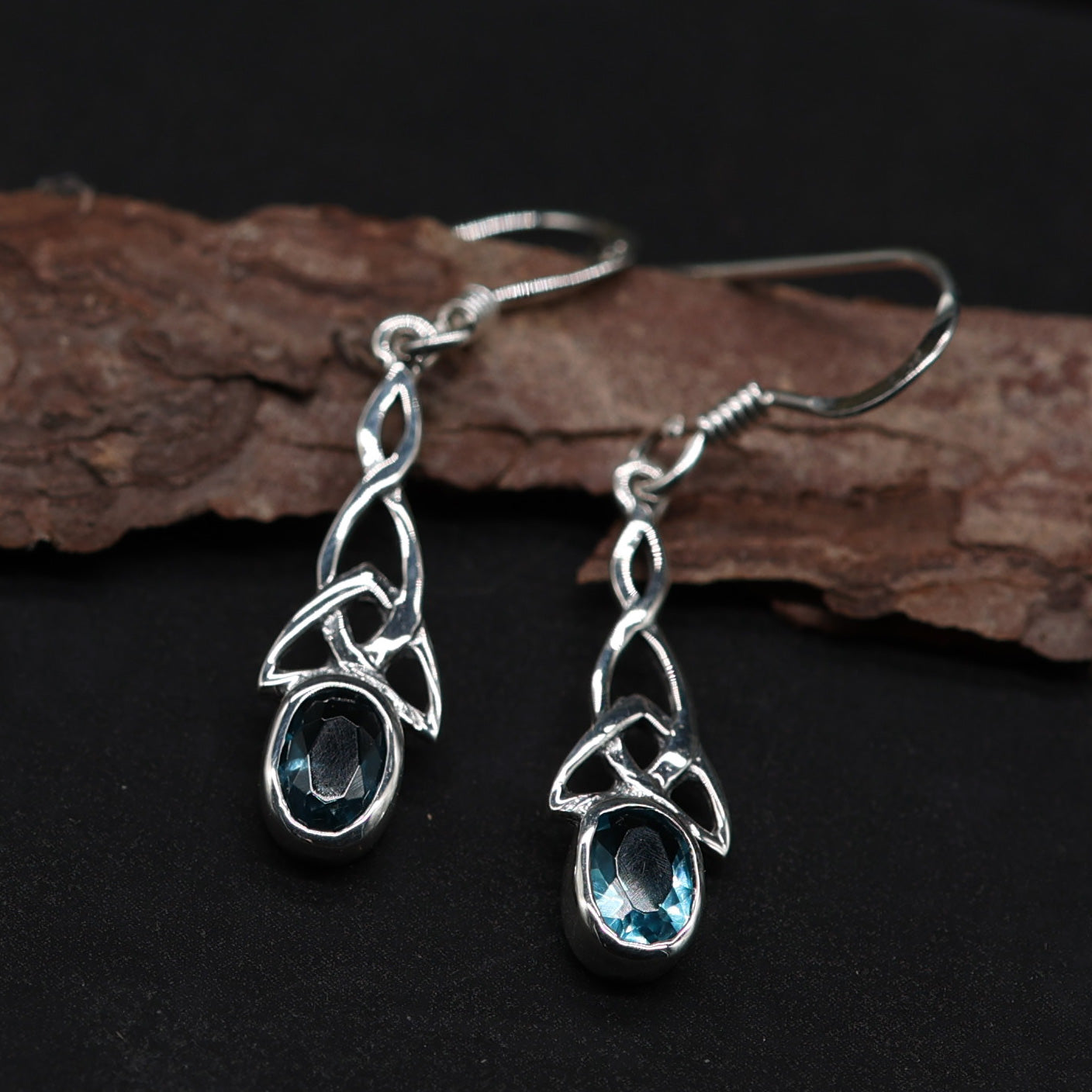 Ohrringe Keltenknoten mit Blauem Zirkonia gefasst 925 Silber