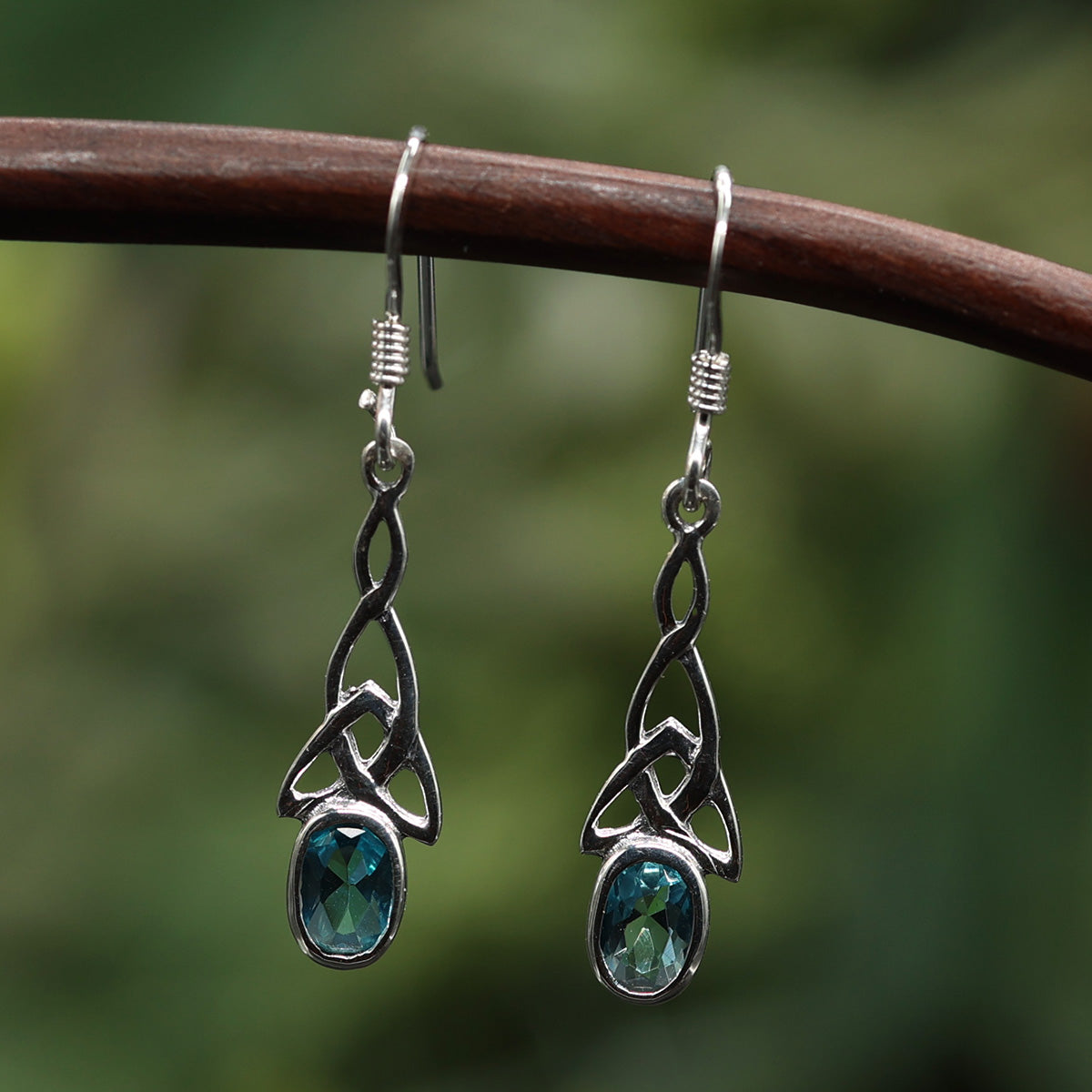 Ohrringe Keltenknoten mit Blauem Zirkonia gefasst 925 Silber