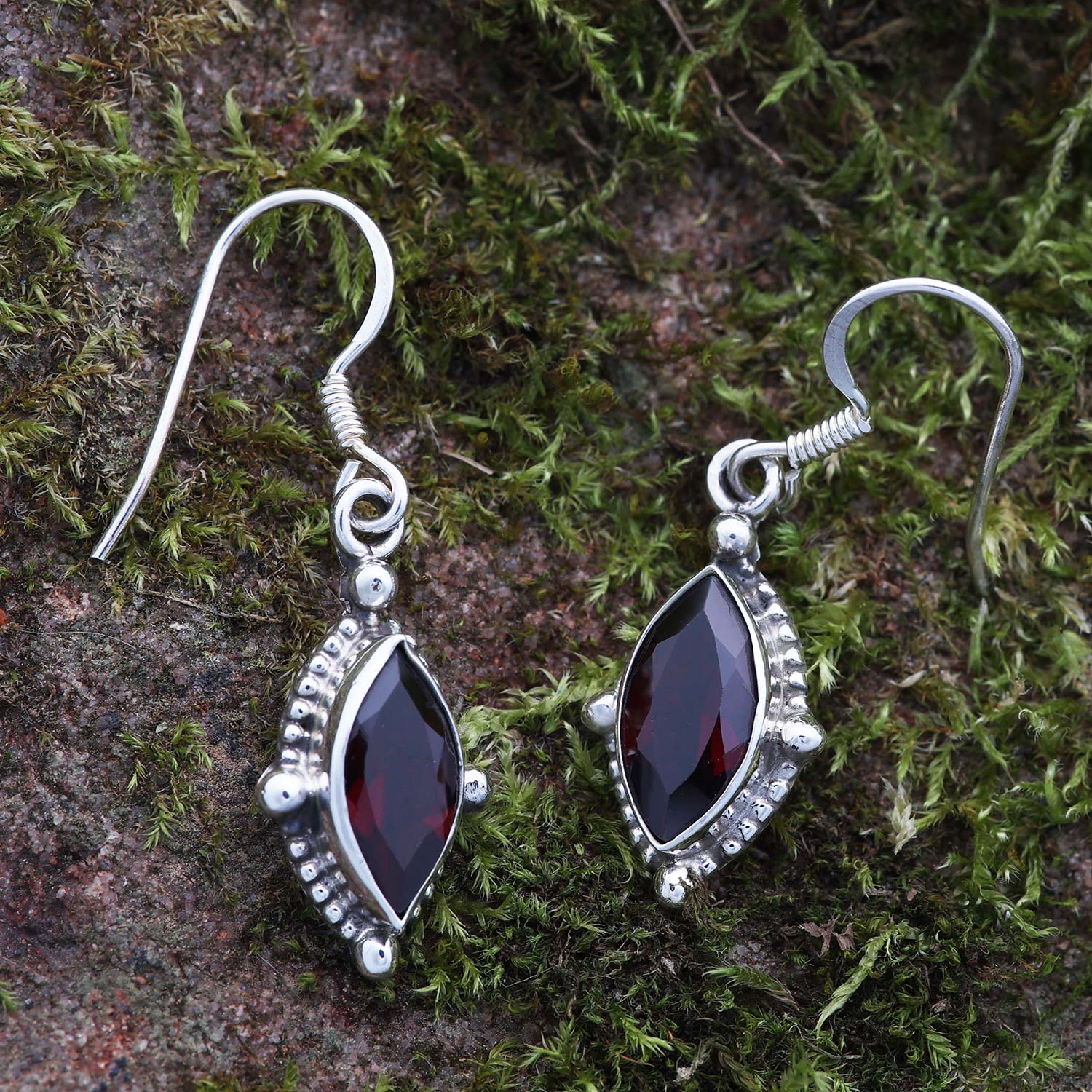 Granat hängende Ohrringe Edelstein und Silber