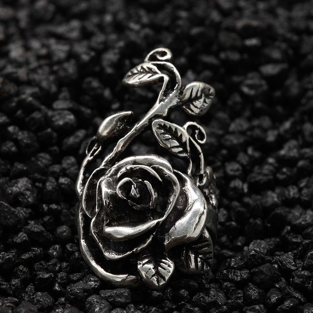 Rosen silberschmuck Ring streckt den Finger