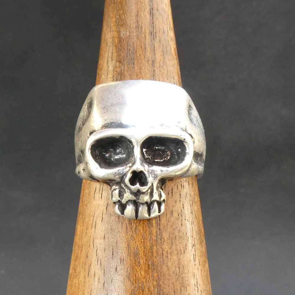 Gothic Silberring Totenkopf