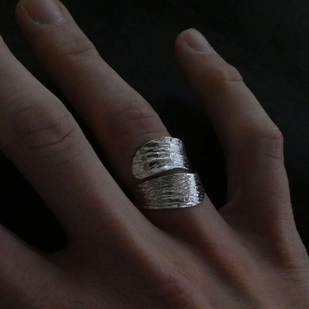 Design Ring an hand Damenring