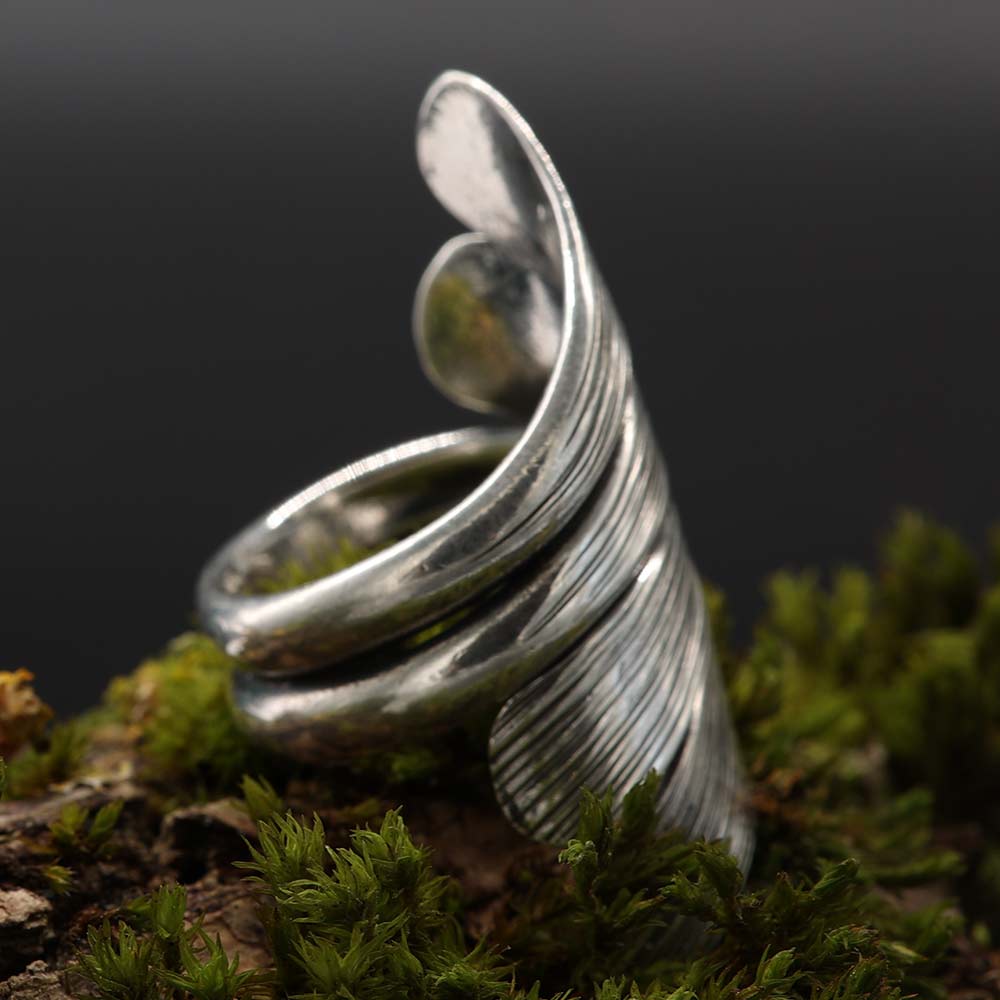 Exklusiver Damenring sehr lang streckt den Finger Sterlingsilber