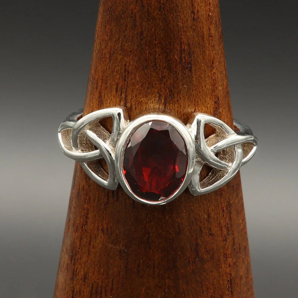 Ring Sterlingsuilber mit echtem Granat Edelstein Keltischer Knoten