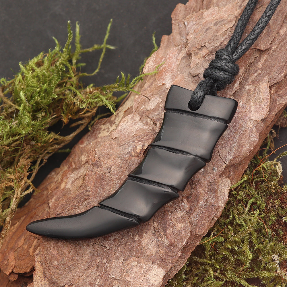 Zahn Kette Schmuck schwarzes Horn Handarbeit