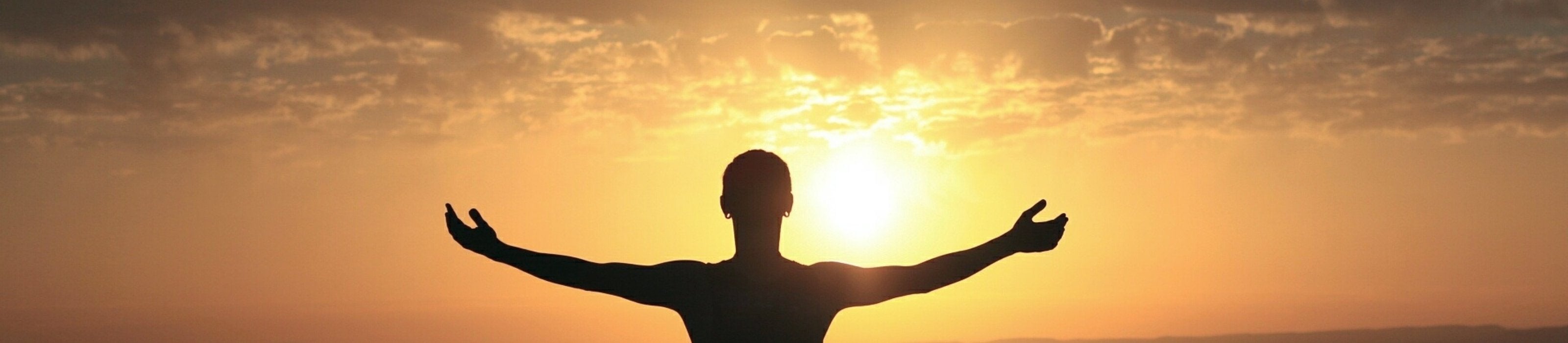 Spiritueller Schmuck mit besonderer Energie unterschiedliche Motive wie Kreuze und co.