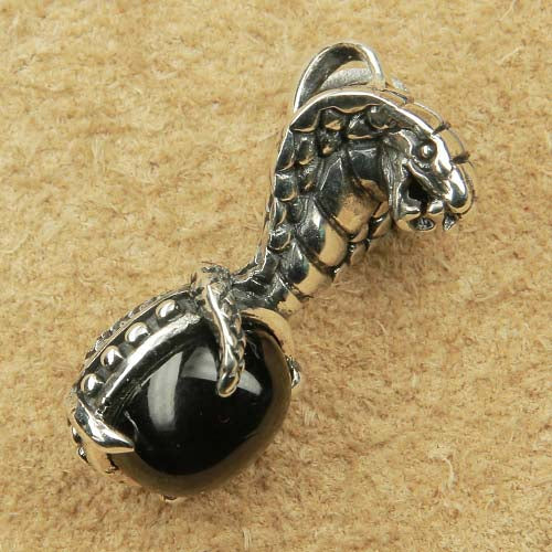 Kobra Schmuckanhänger mit schwarzem Edelstein Schlangen Kettenanhänger